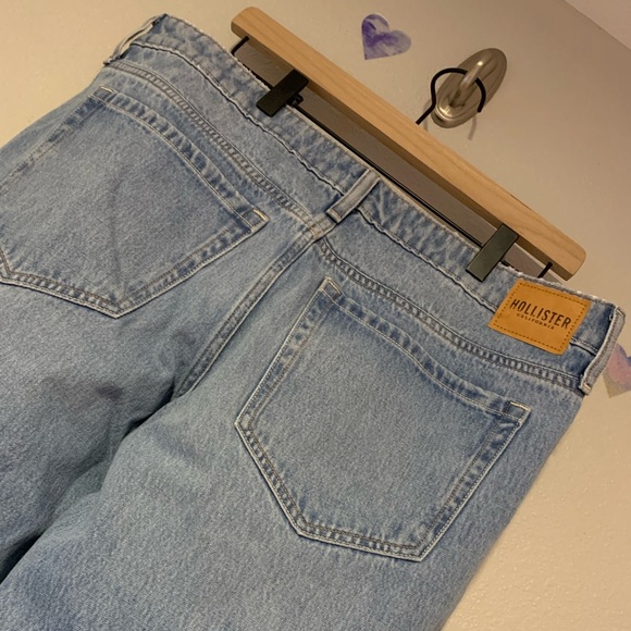 NWT - HOLLISTER LOW RISE BAGGY JEANS - Picture 7 of 9